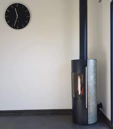 Implantation d'un poêle à bois habillage pierre ollaire dans les Pyrénées Orientales