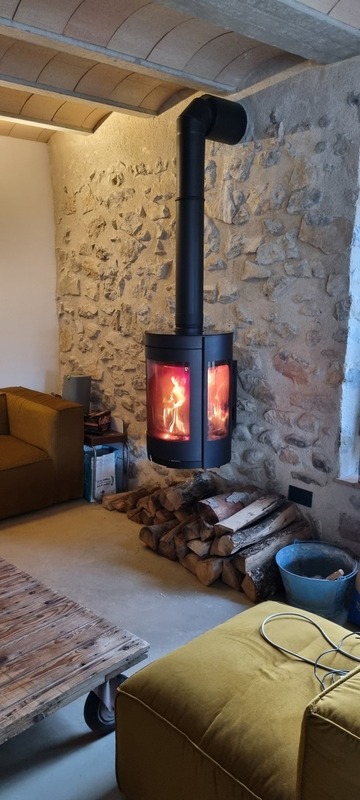 Installation de poêle à bois suspendu dans les CORBIERES